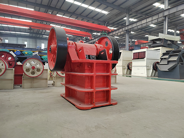 移動(dòng)顎式破碎機(jī)和PE顎式破碎機(jī)的對(duì)比