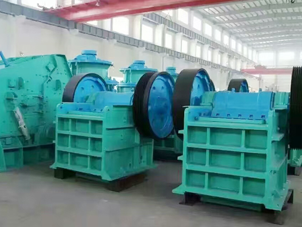 時產(chǎn)200噸的PE600*750顎式破碎機(jī)參數(shù)