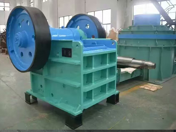 時產(chǎn)200噸的PE600*750顎式破碎機(jī)參數(shù)